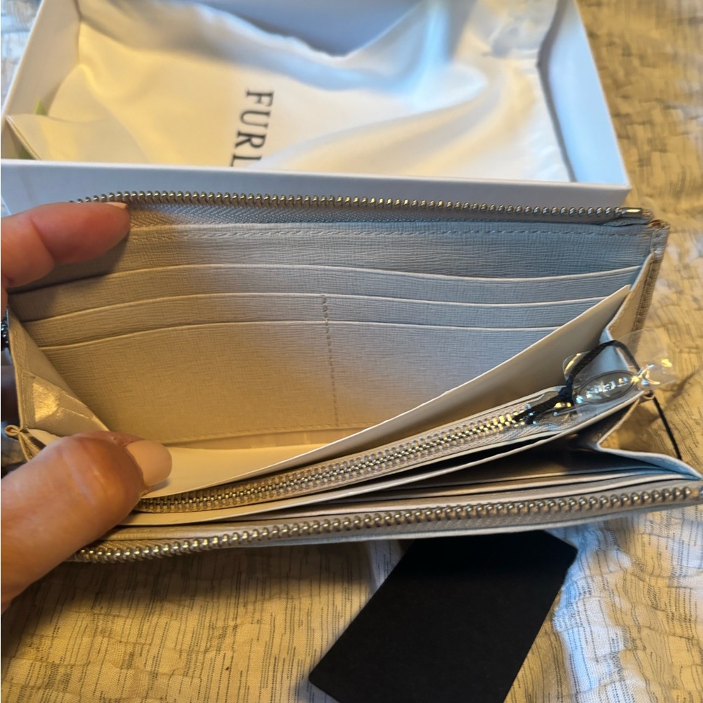 NWT Furla Beige Women's Wallet - Picture 4 of 12